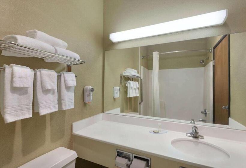 غرفة قياسية سرير كينج, Super 8 By Wyndham Lees Summit