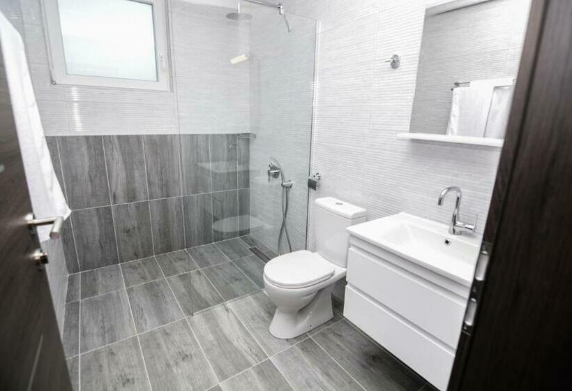 اتاق استاندارد سه تخته با چشم‌انداز استخر, Villa Kotlar