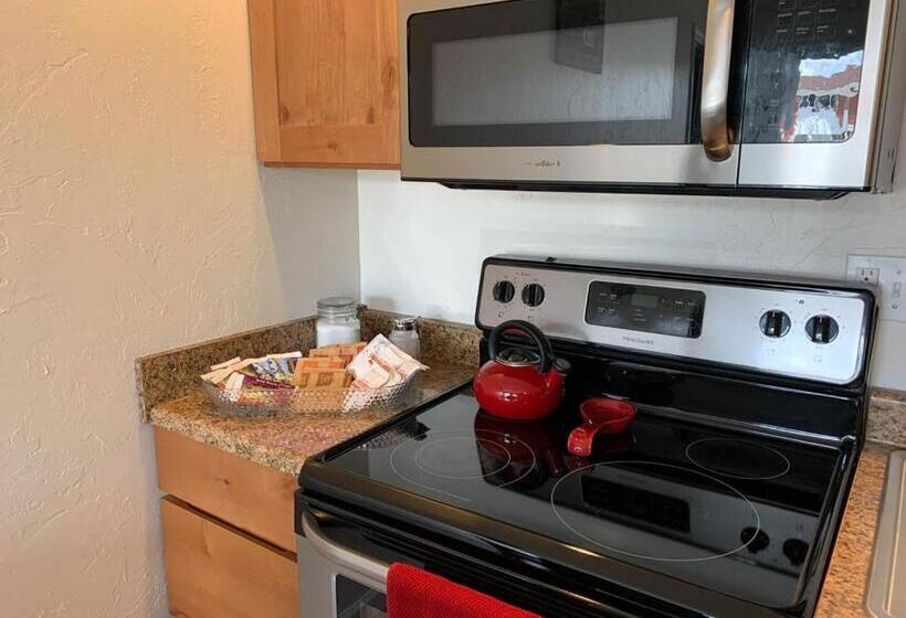 Апартаменты 1 Спальня, The Wing At Kingston East