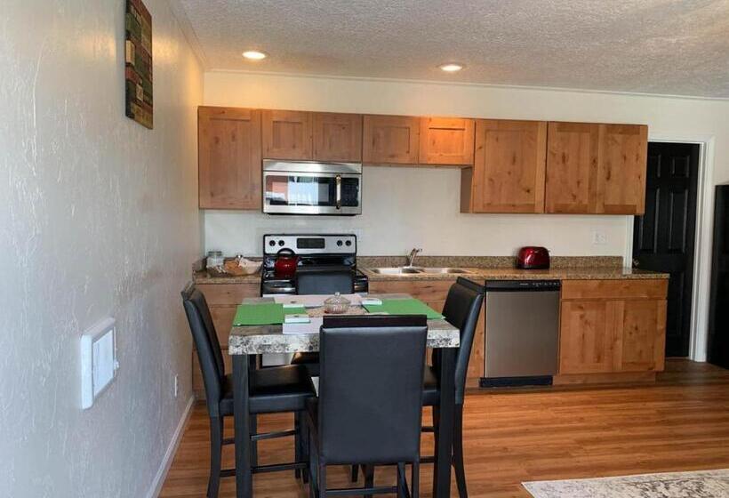 Апартаменты 1 Спальня, The Wing At Kingston East