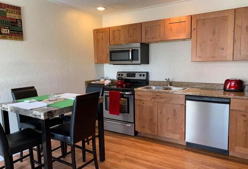 Апартаменты 1 Спальня, The Wing At Kingston East