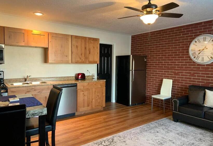 Апартаменты 1 Спальня, The Wing At Kingston East