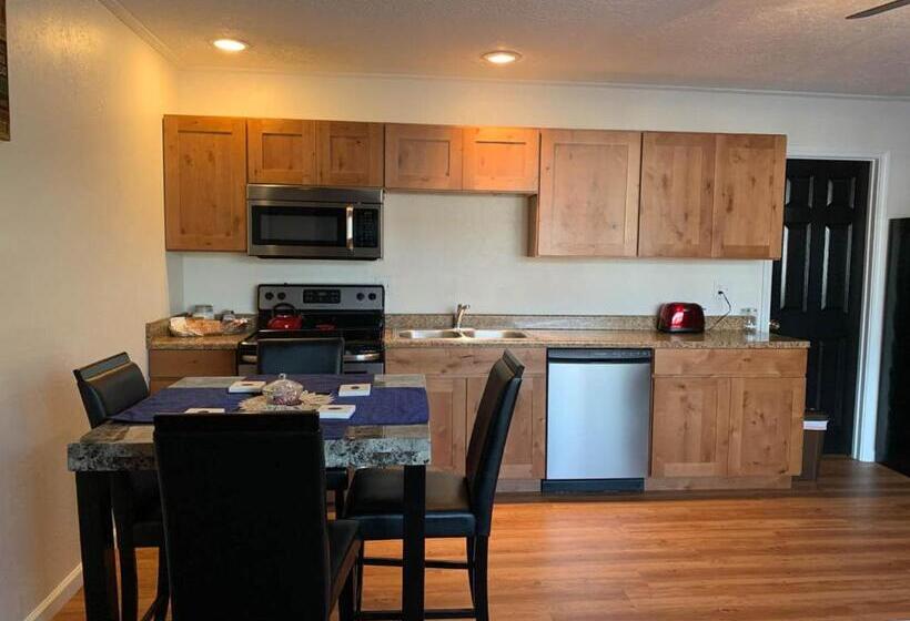 Апартаменты 1 Спальня, The Wing At Kingston East