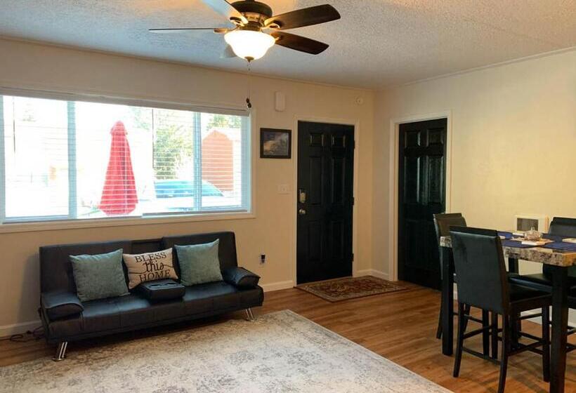 Апартаменты 1 Спальня, The Wing At Kingston East