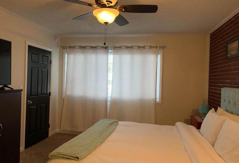 Апартаменты 1 Спальня, The Wing At Kingston East