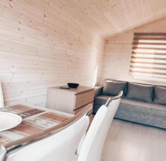 اتاق لوکس چهار تخته, Ramybės Kampelis