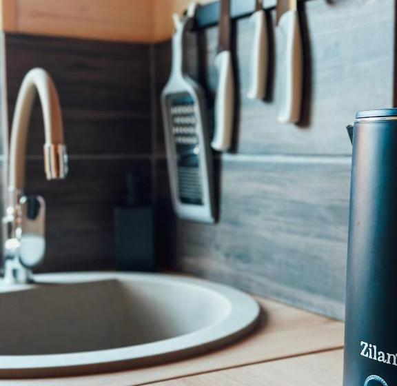 اتاق لوکس چهار تخته, Ramybės Kampelis