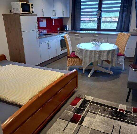 Апартаменты 1 Спальня с Балконом, Cafe Und Pension Ringer