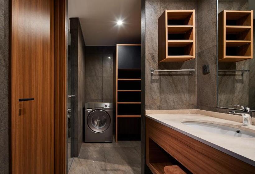 이그제큐티브 스위트, Isoras Cikarang