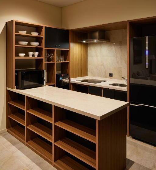 이그제큐티브 스위트, Isoras Cikarang