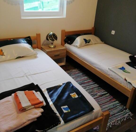 اتاق استاندارد با چشم‌انداز دریاچه, Angelinin Konak