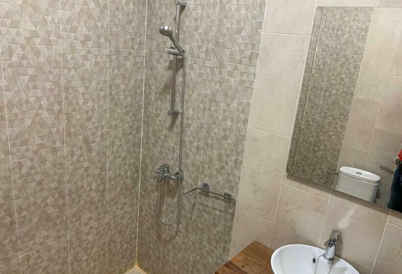 سوئیت 2 خوابه, Au Bord De L'eau