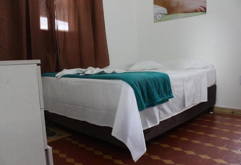 חדר דלוקס, Dani