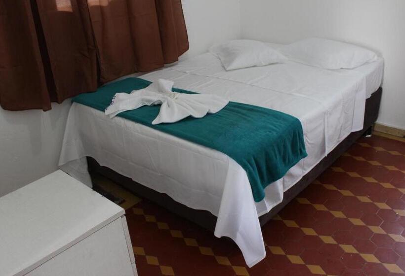 חדר דלוקס, Dani