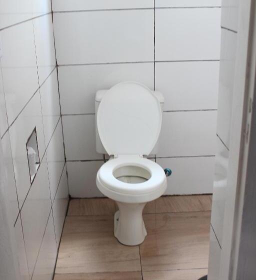 חדר דלוקס, Dani