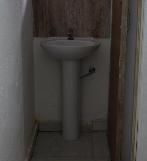 חדר סטנדרט, Dani