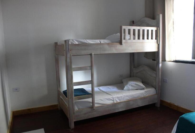 חדר משפחתי, Dani