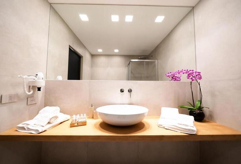 اتاق لوکس سه تخته, Elite Accommodations & Hydromassage Pool