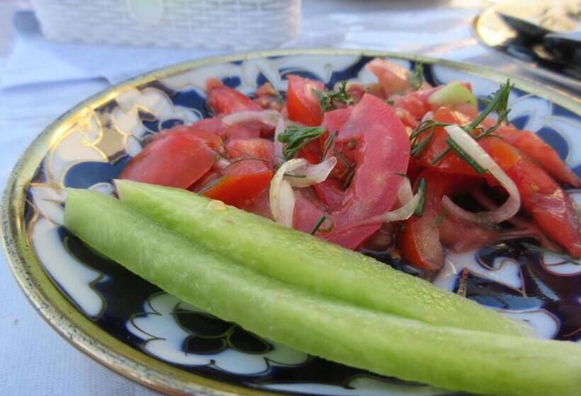 غرفة كلاسيكية ثلاثية, Optimist