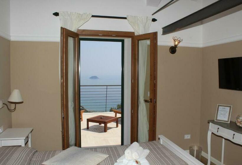 オーシャンビューデラックスルームバルコニー付き, Il Nido Rifatto