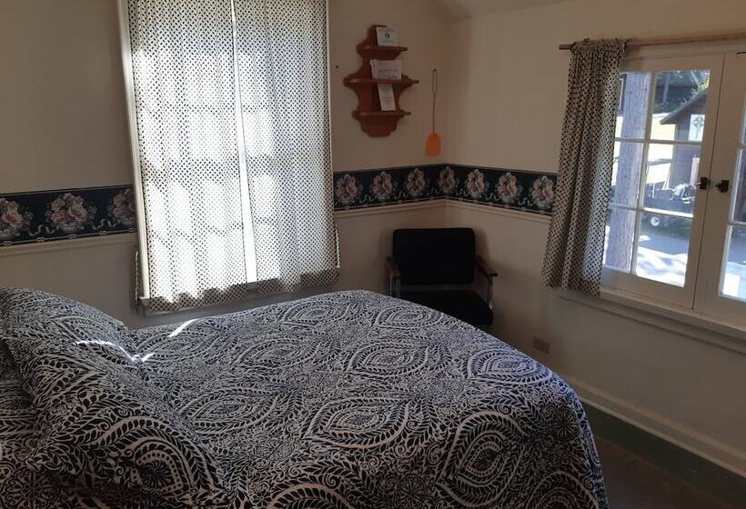 جناح, Miners Bay Lodge