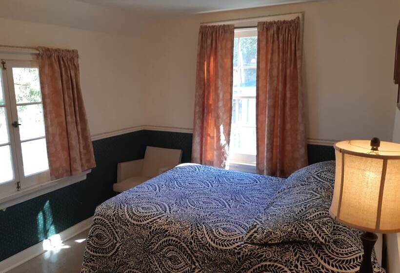 جناح, Miners Bay Lodge