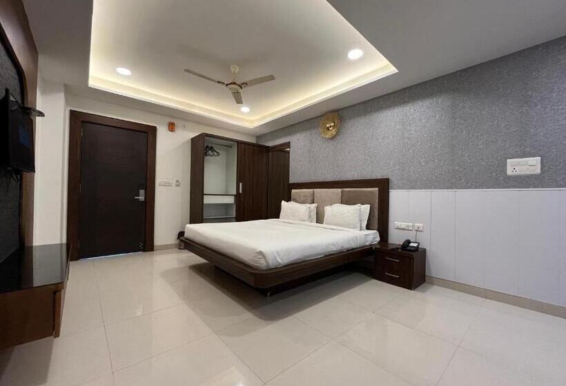 Студия Deluxe, Shri Radha Nikunj Opposite Prem Mandir