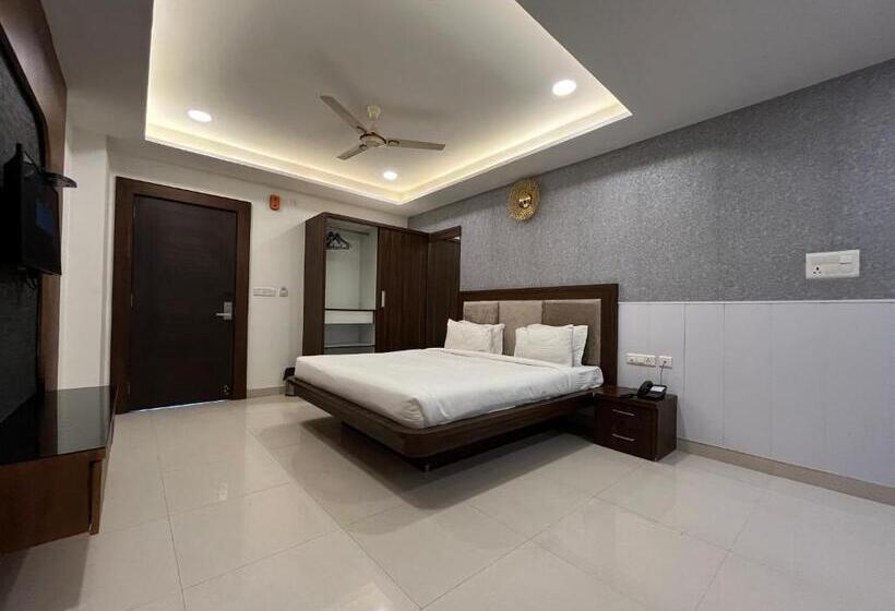 Студия Deluxe, Shri Radha Nikunj Opposite Prem Mandir