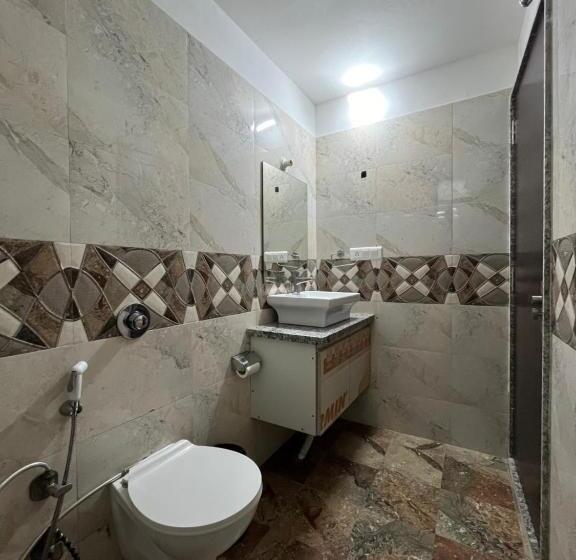 Family Suite, Shri Radha Nikunj Opposite Prem Mandir