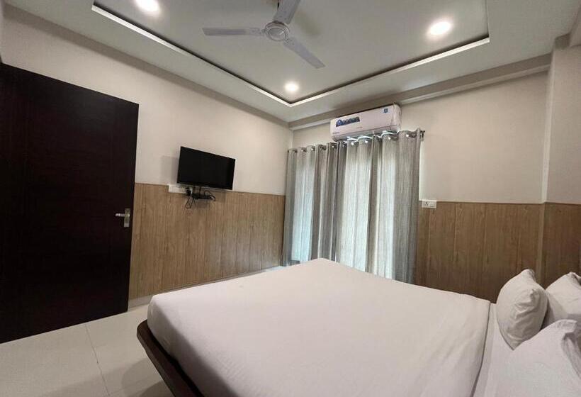 Family Suite, Shri Radha Nikunj   Opposite Prem Mandir