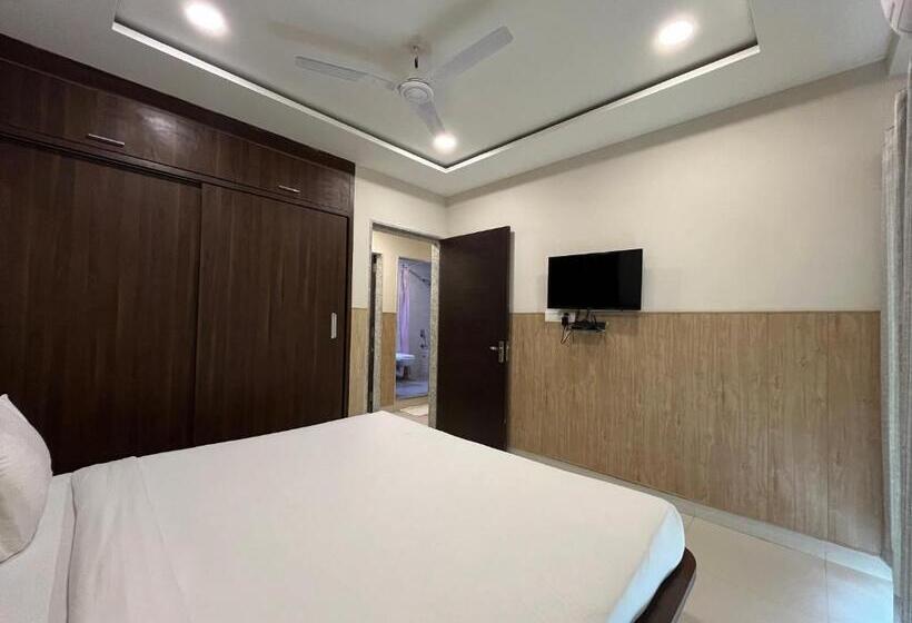 Family Suite, Shri Radha Nikunj Opposite Prem Mandir