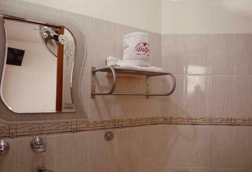 스탠다드 룸 킹사이즈 침대, Wayra