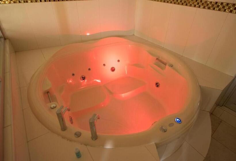 디럭스 스위트, Wayra