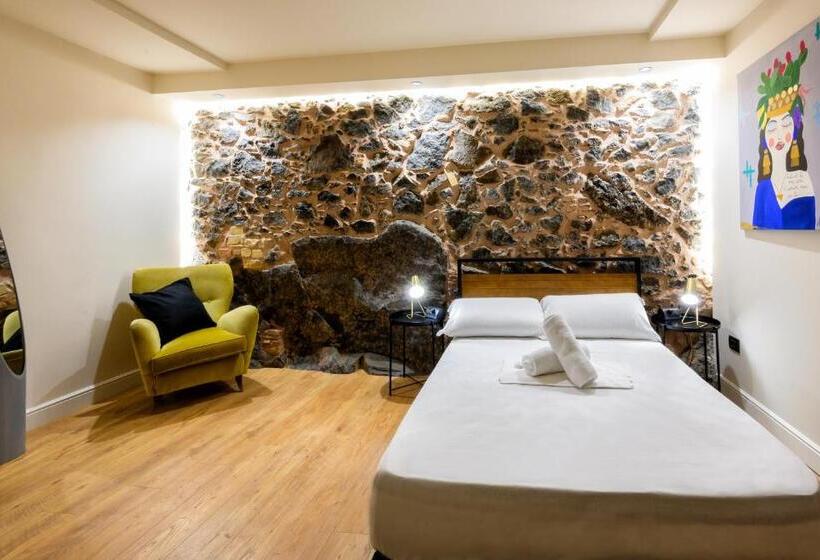 اتاق استاندارد, The Yard Hostel