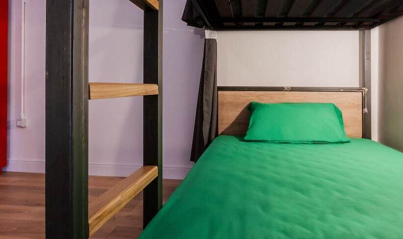 سرير فى غرفة مشتركه, The Yard Hostel