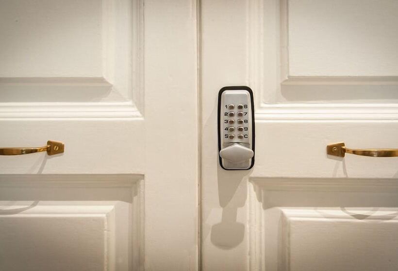 سرير فى غرفة مشتركه, The Yard Hostel