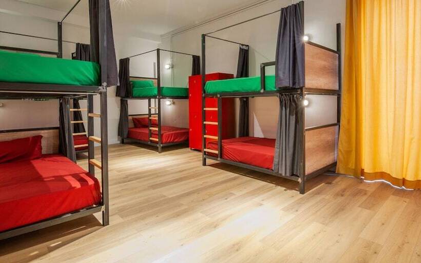 سرير فى غرفة مشتركه, The Yard Hostel