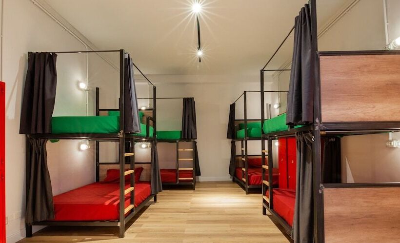 تختخواب در اتاق مشترک, The Yard Hostel