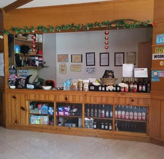 スタンダードトリプルルーム, Rusty Nail Inn And Cafe