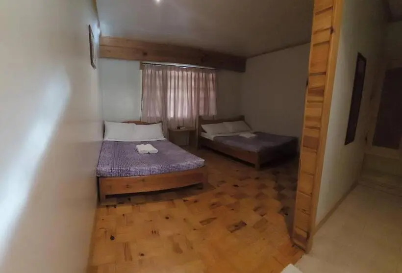 スタンダード４人部屋, Rusty Nail Inn And Cafe