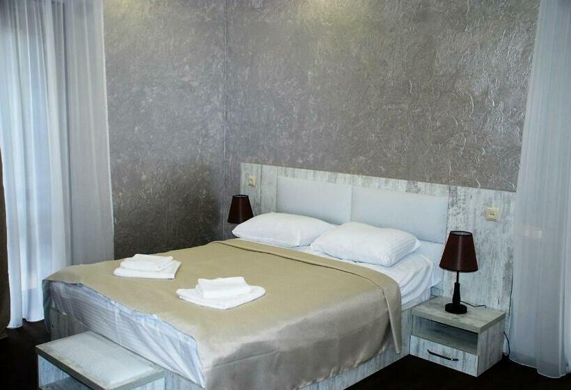 اتاق استاندارد با بالکن, Shgedi Mestia