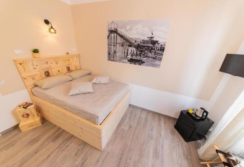 غرفة أساسية, Demithos Rooms