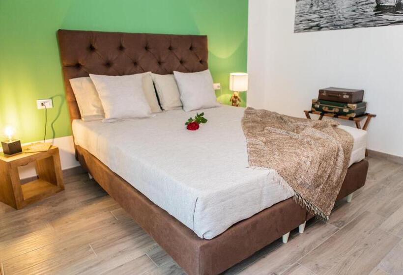 غرفة قياسية مزوَّدة بشُرفة, Demithos Rooms