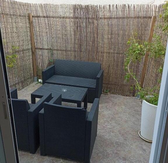 استودیو استاندارد با تراس, White 11