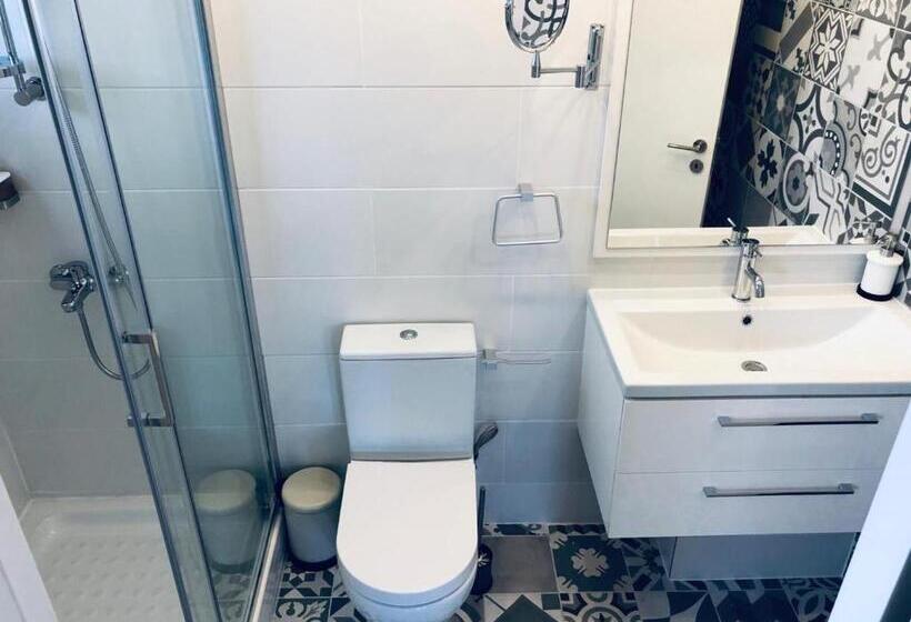 استودیوی استاندارد, White 11