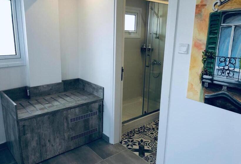 استودیوی استاندارد, White 11