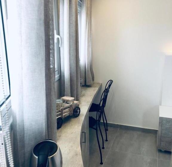 استودیوی استاندارد, White 11