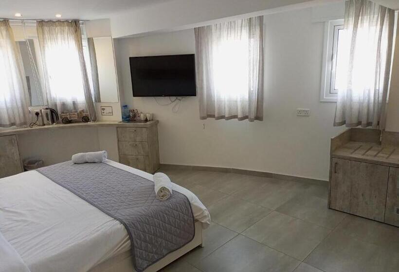 استودیوی استاندارد, White 11