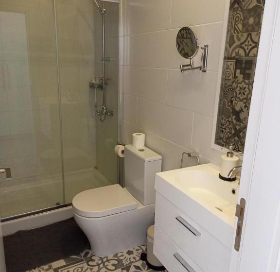 استودیو استاندارد با بالکن, White 11