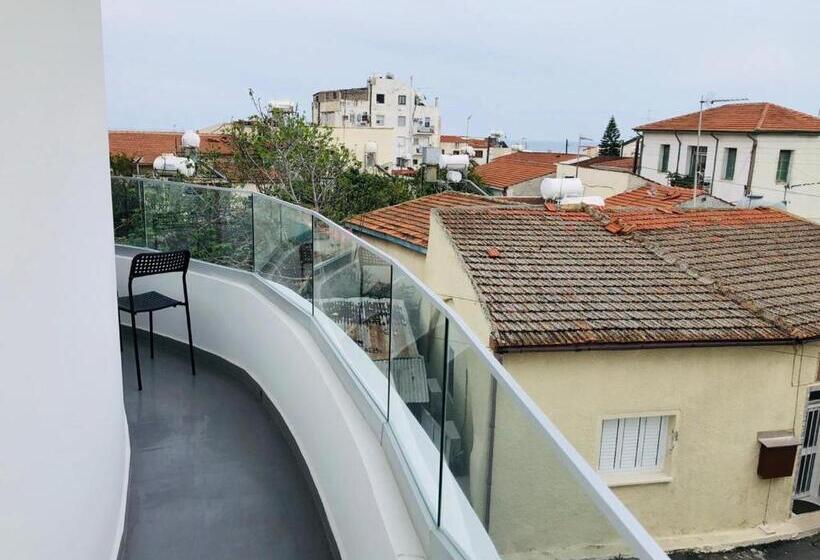 استودیو استاندارد با بالکن, White 11